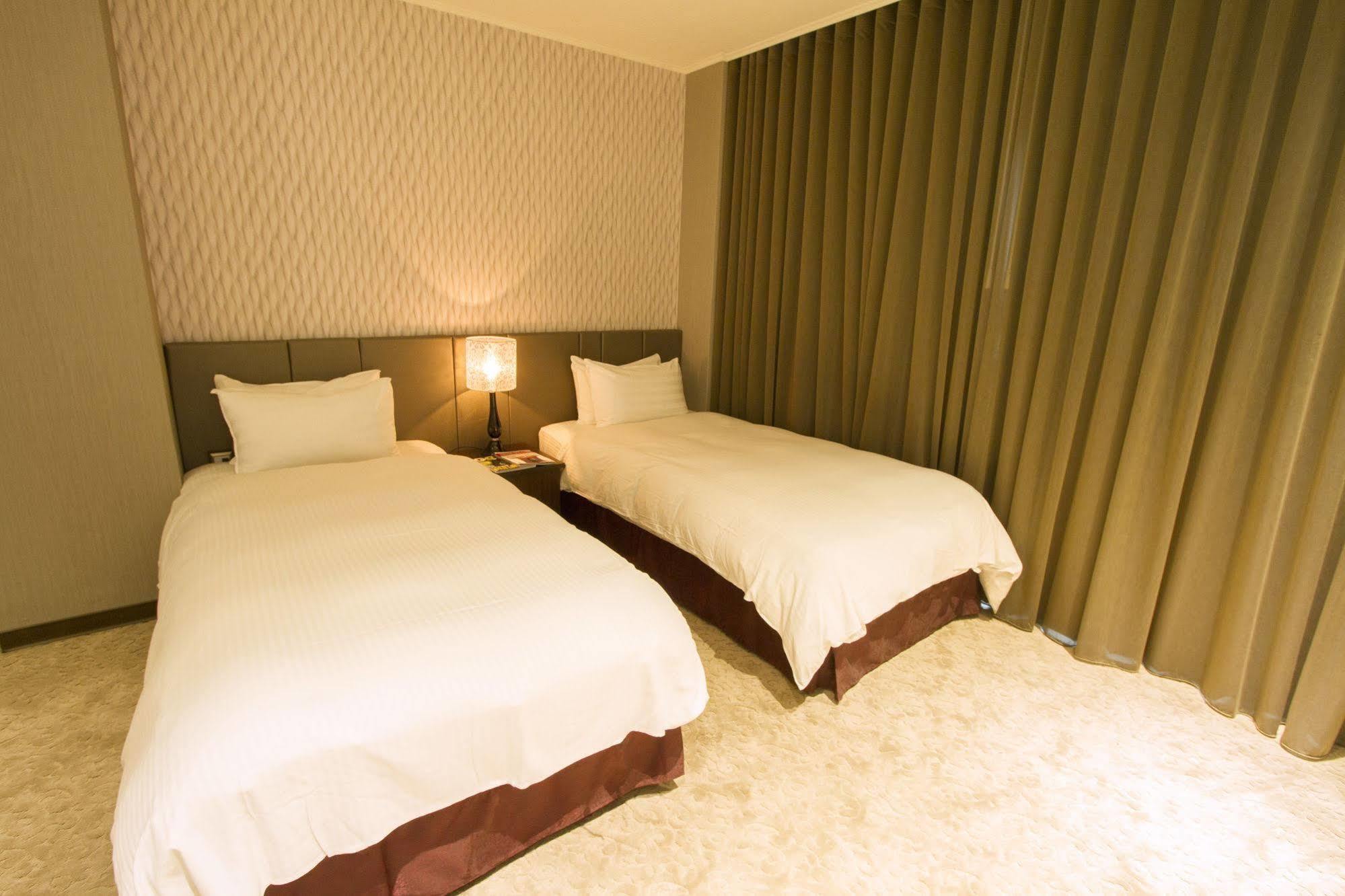 Hunt Champion Hotel Taichung Buitenkant foto