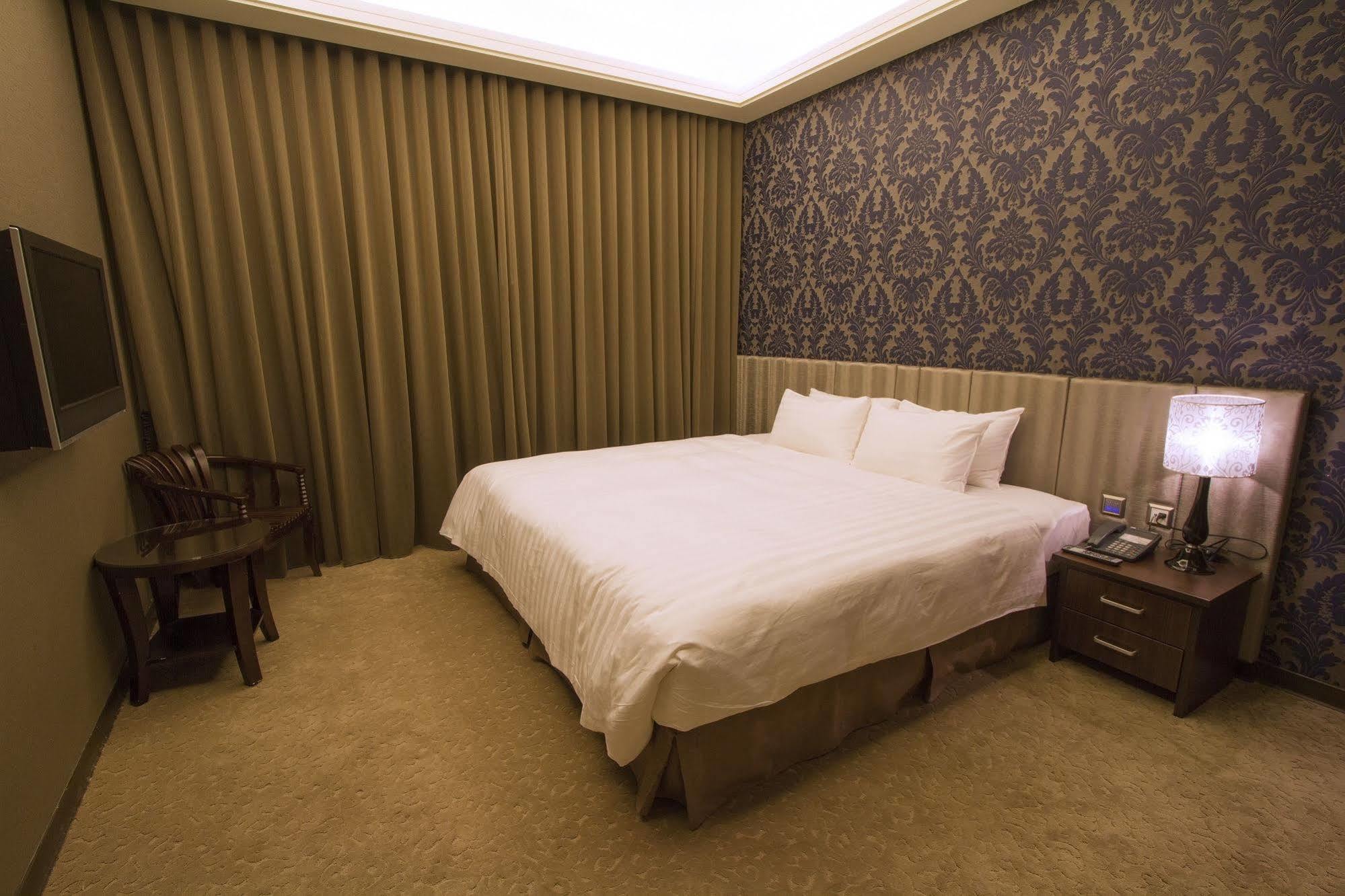 Hunt Champion Hotel Taichung Buitenkant foto