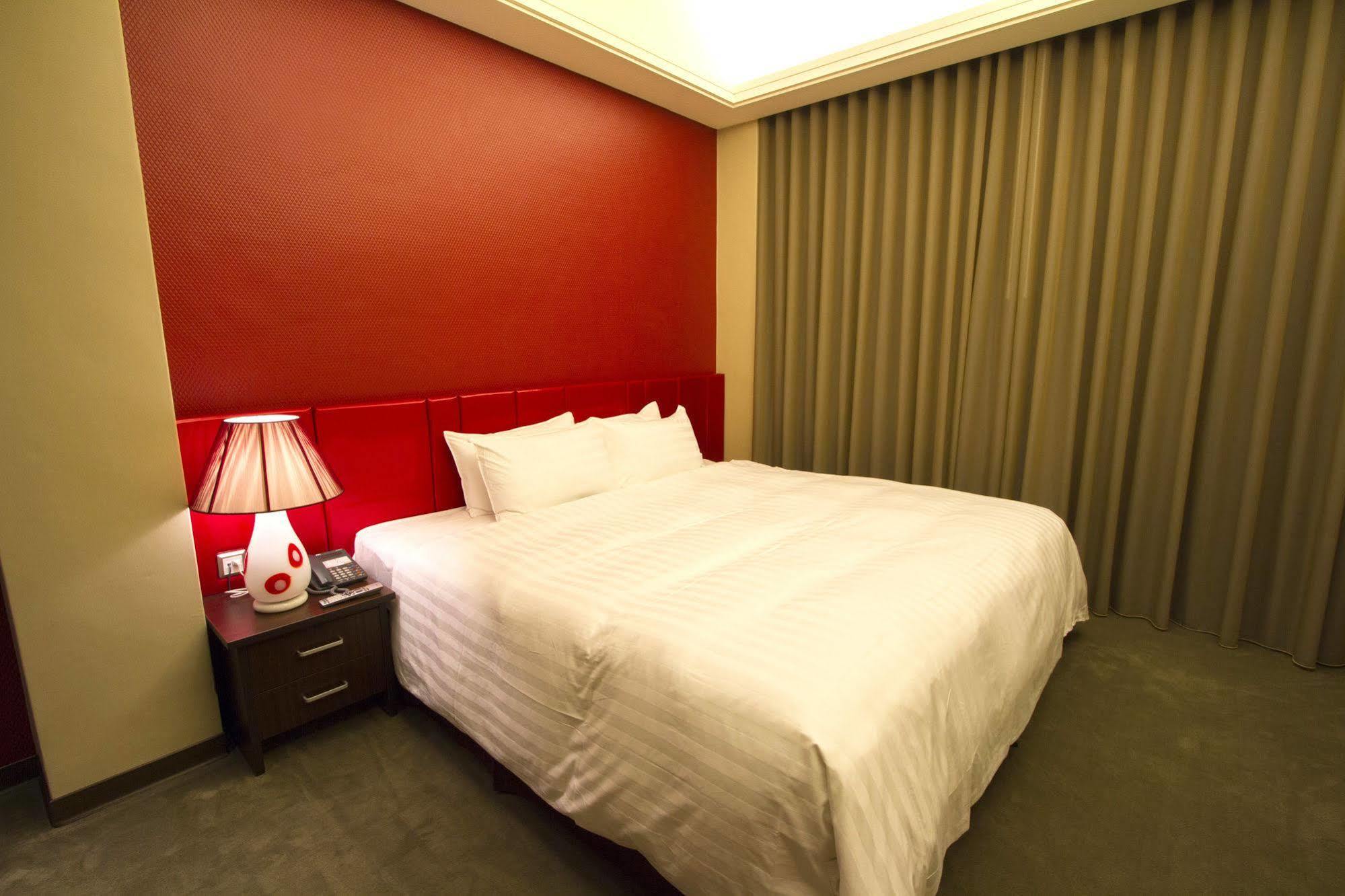 Hunt Champion Hotel Taichung Buitenkant foto